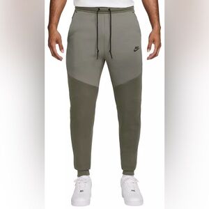 Nike Men's Tech Fleece Joggers ‘Medium Olive’ Size SMALL